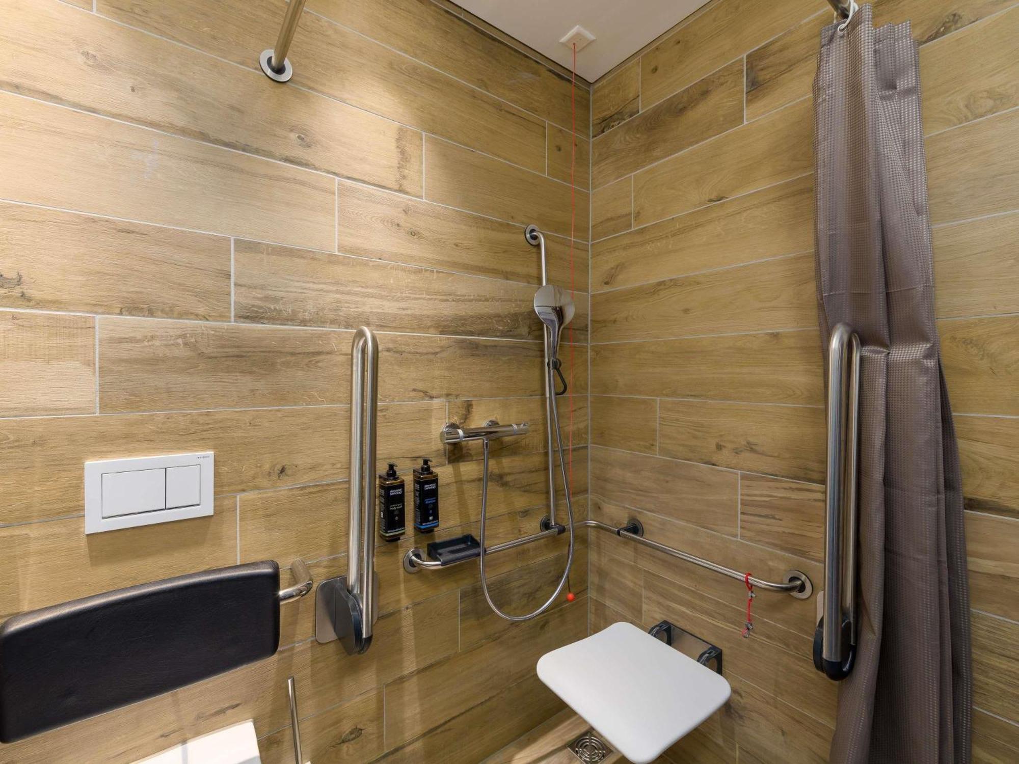 Comfort Queen Room Mobility Accessible