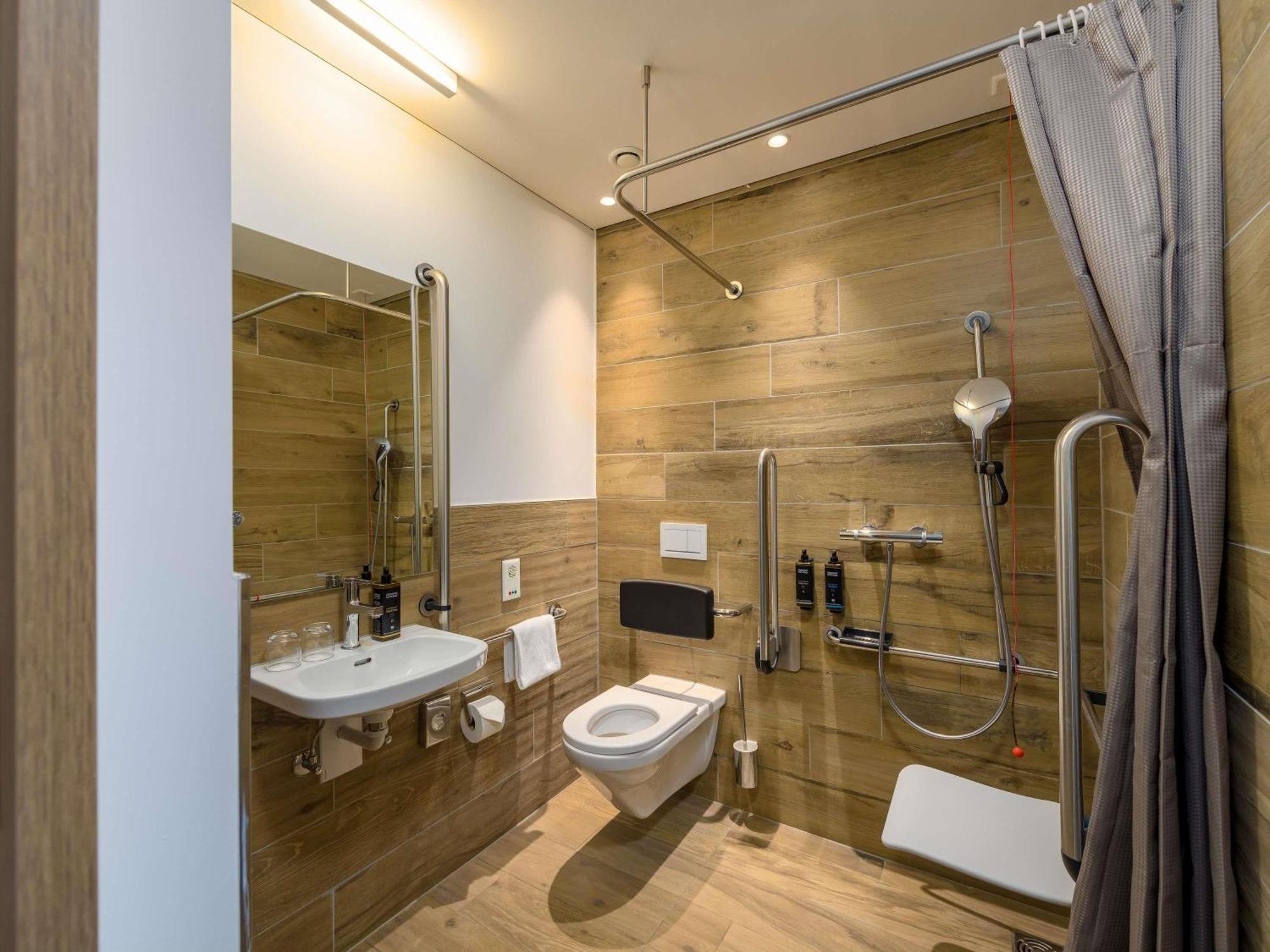 Comfort Queen Room Mobility Accessible
